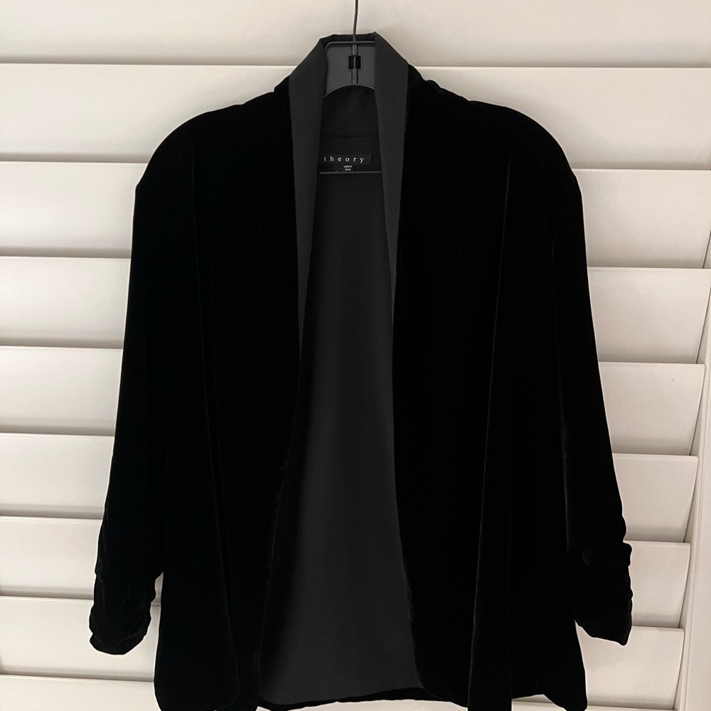 Theory black velvet short jacket size Large